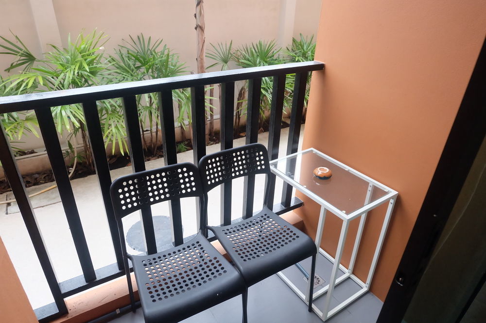 Oyo 127 D-Well Residence Hotel Bangkok Esterno foto