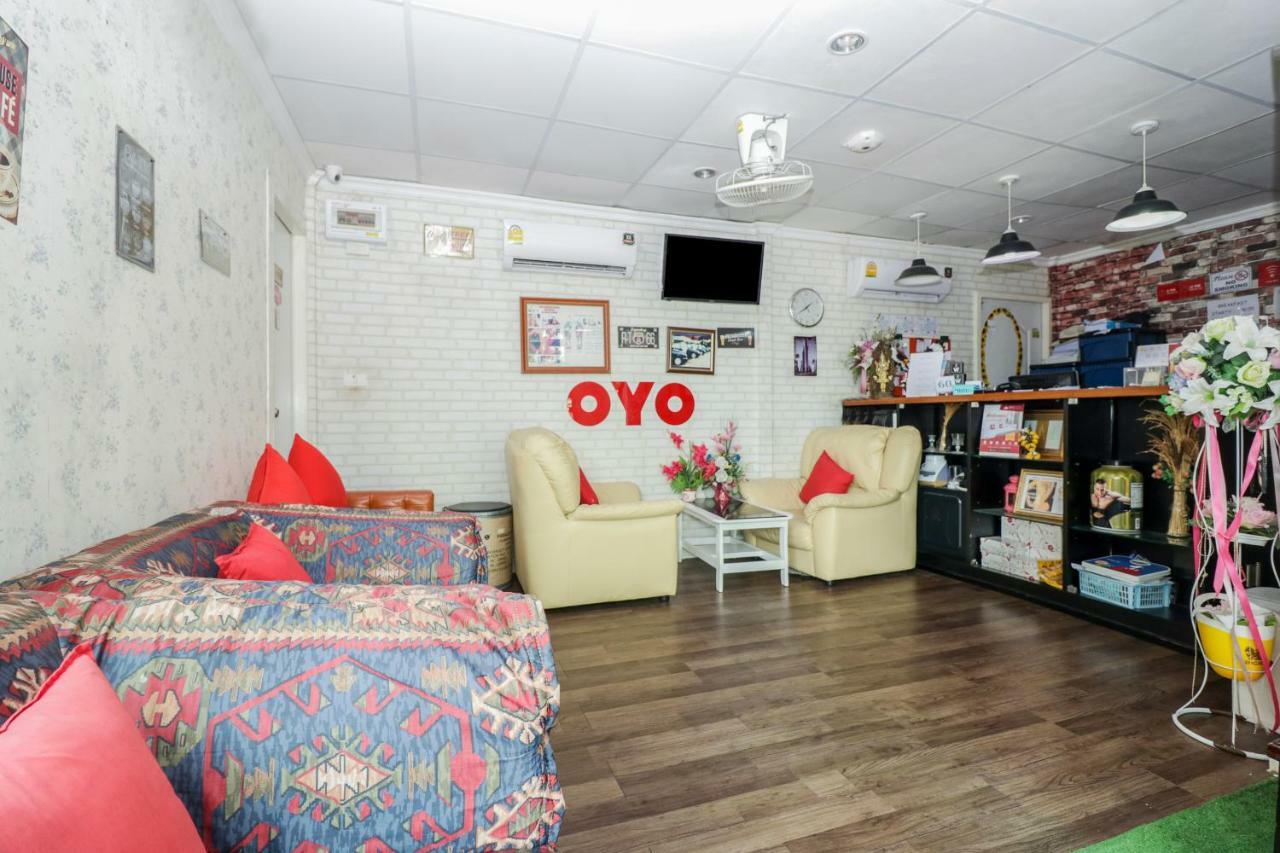 Oyo 127 D-Well Residence Hotel Bangkok Esterno foto