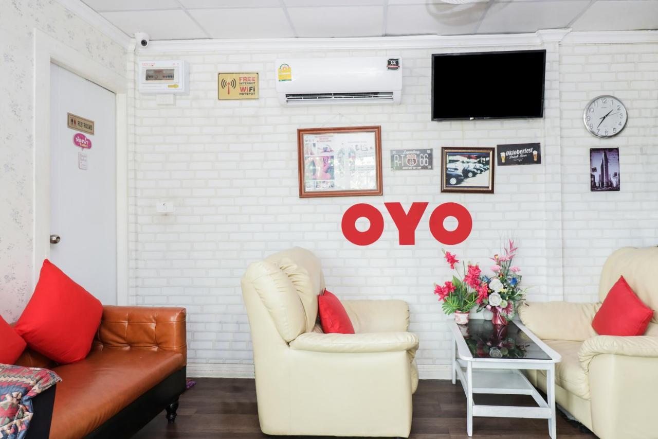 Oyo 127 D-Well Residence Hotel Bangkok Esterno foto