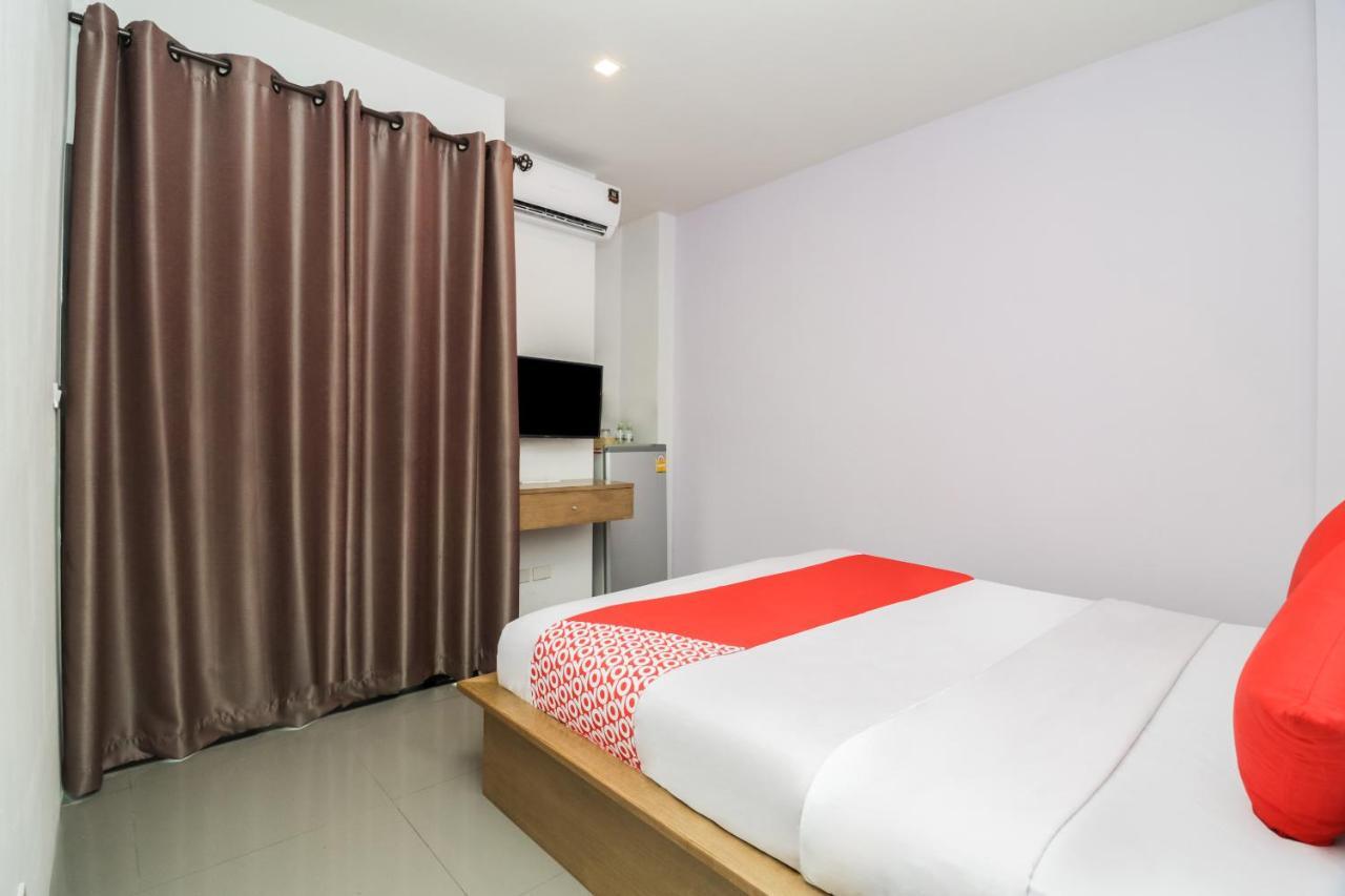 Oyo 127 D-Well Residence Hotel Bangkok Esterno foto